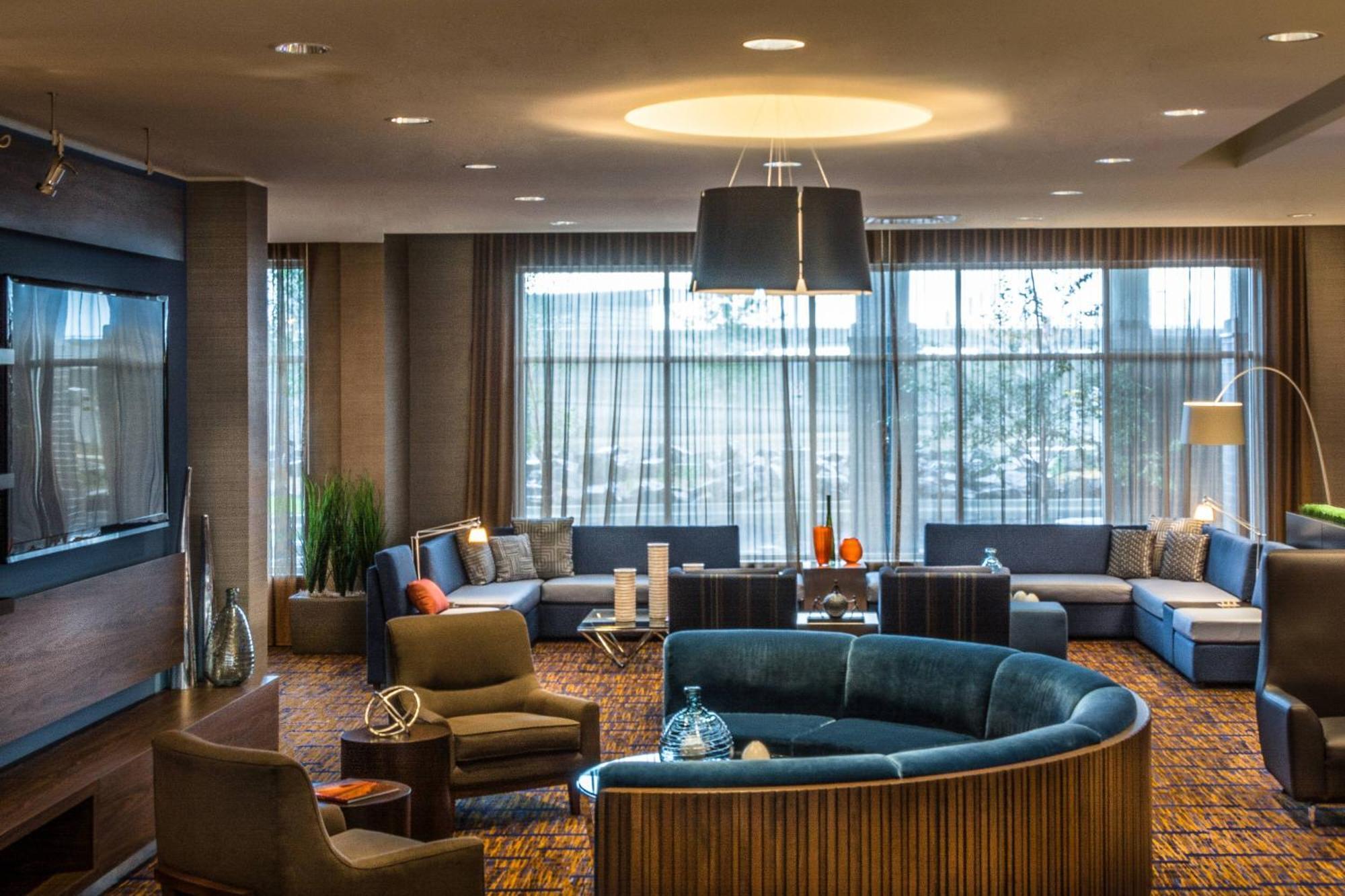 Courtyard By Marriott Winnipeg Airport Exterior photo
